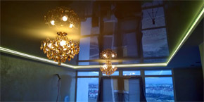 Лаковый натяжной потолок с подсветкой